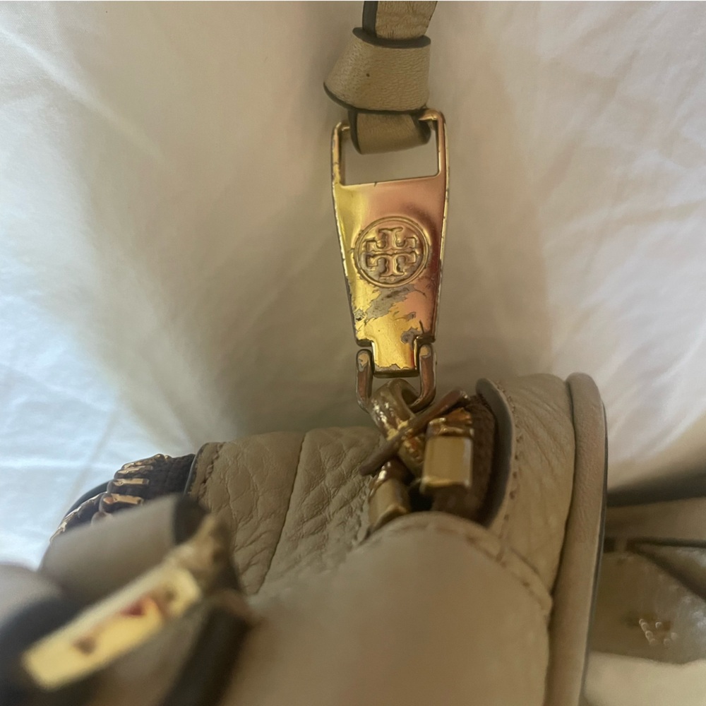 Tory Burch Robinson Pebbled Double-Zip Crossbody Purse in Beige - Picture 14 of 14